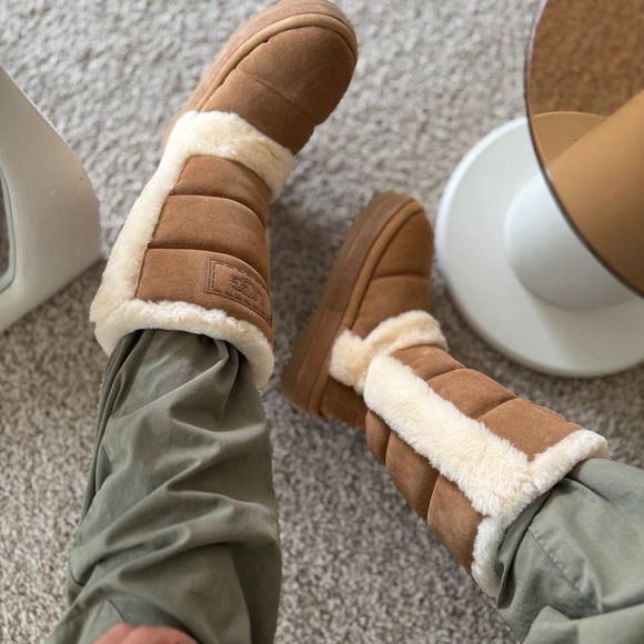 ✨ UGG Maxi Curly Platform Boots in Chestnut — Women’s Size 8 - Picture 2 of 4